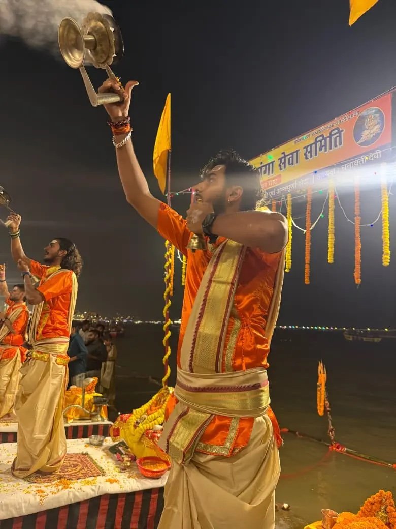 Vedic Pandit Ganga Aarti ceremony
